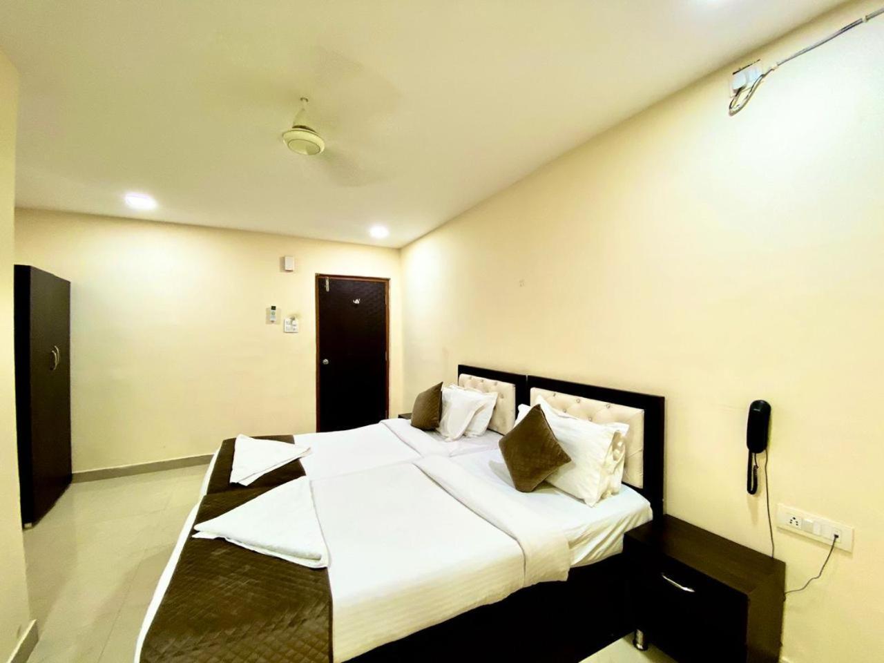 Hotel Sky Park Шамшабад Екстериор снимка