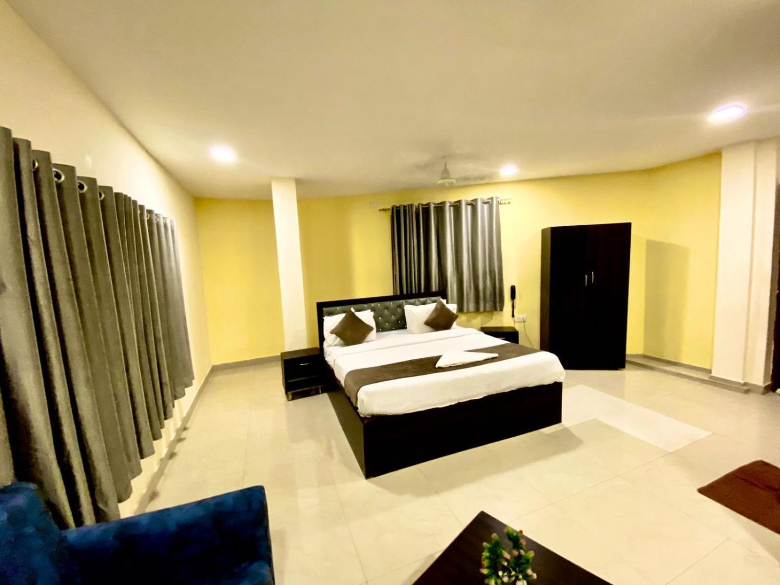 Hotel Sky Park Шамшабад Екстериор снимка
