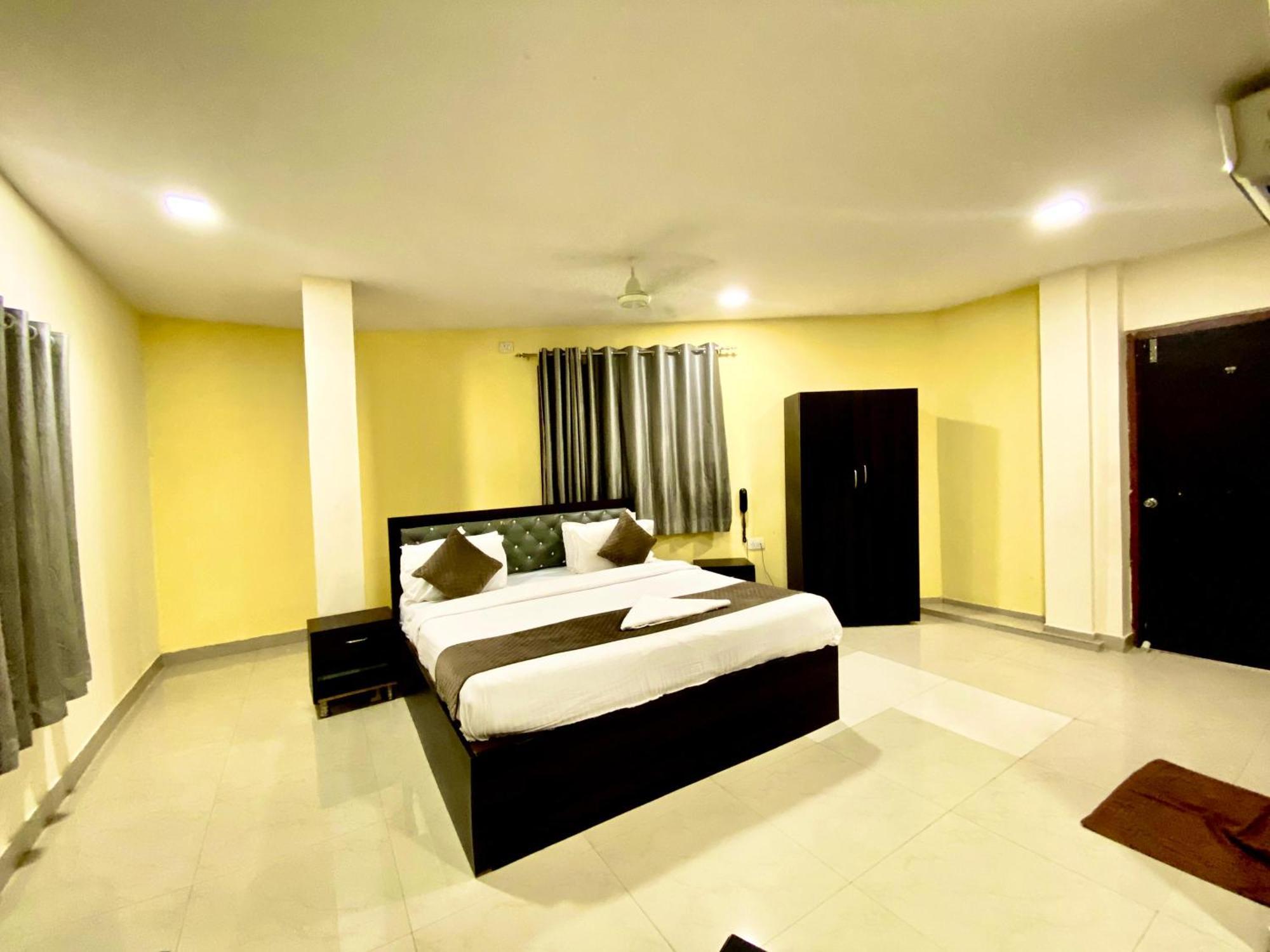 Hotel Sky Park Шамшабад Екстериор снимка