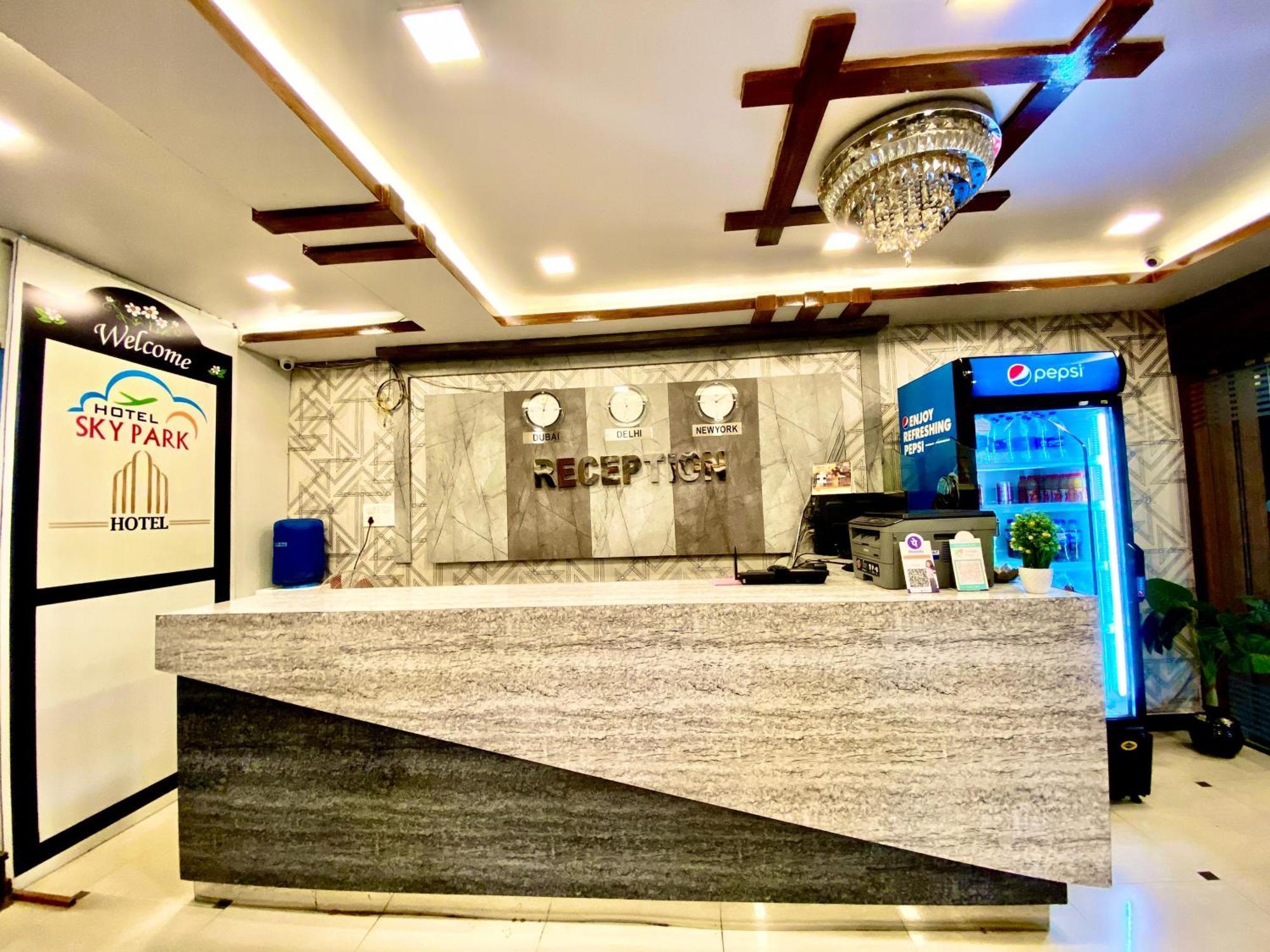 Hotel Sky Park Шамшабад Екстериор снимка
