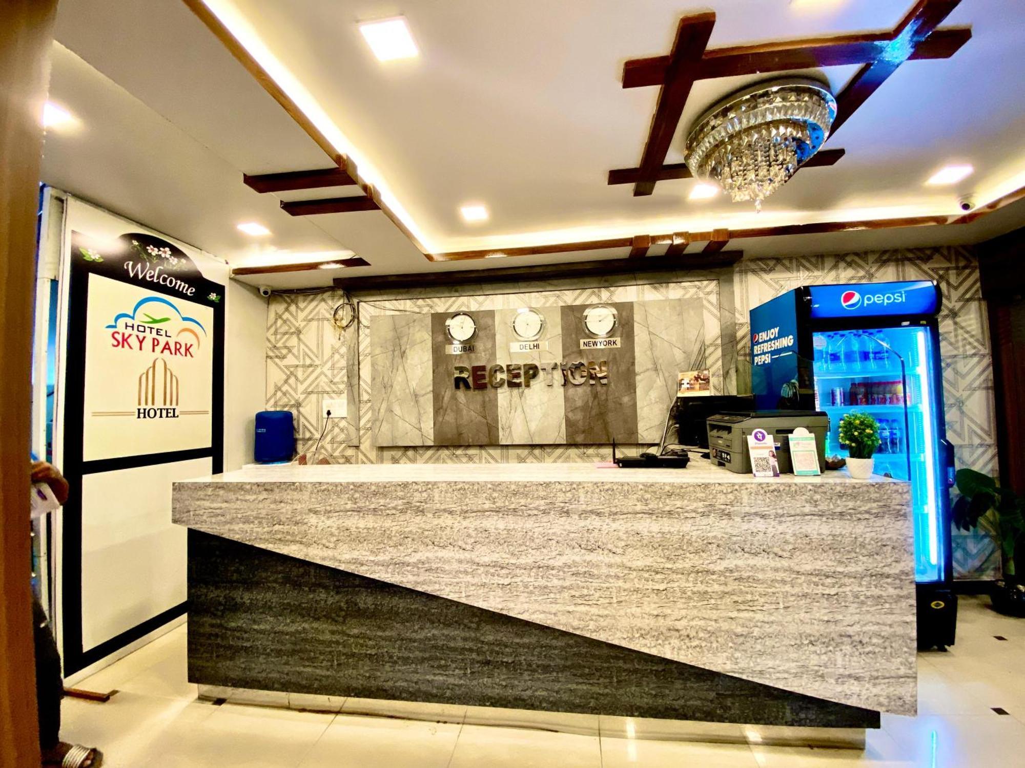 Hotel Sky Park Шамшабад Екстериор снимка