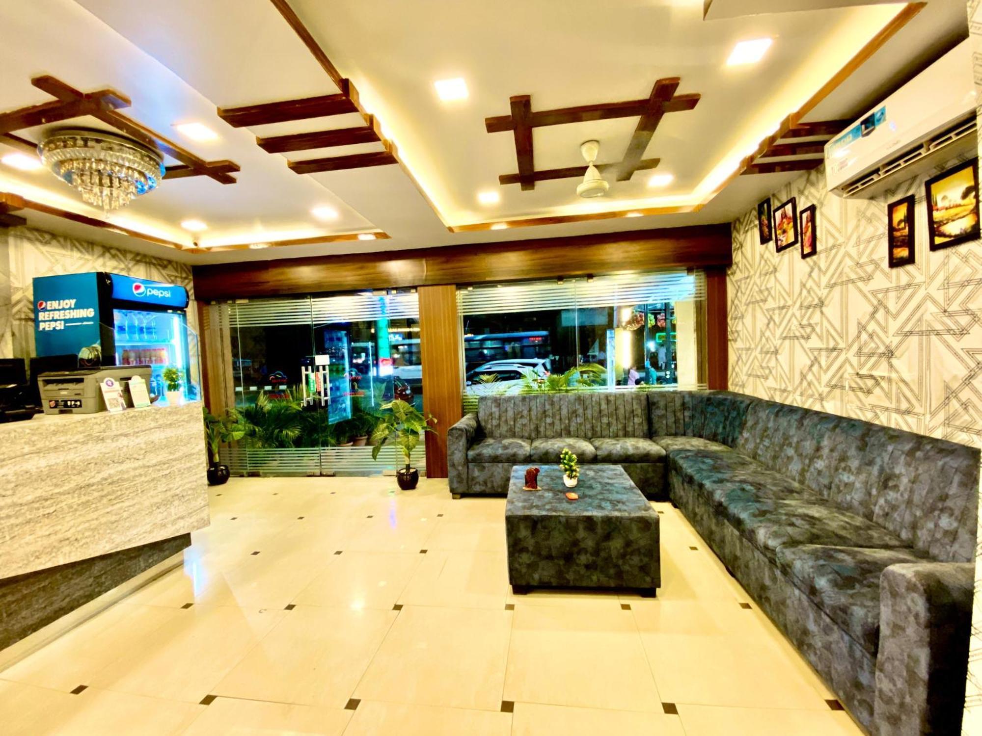 Hotel Sky Park Шамшабад Екстериор снимка